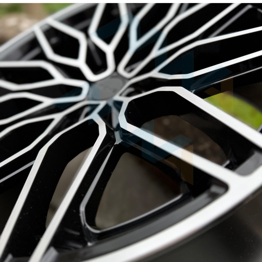 22" Niche Calabria 5 - Black Polished Face (Land Rover)