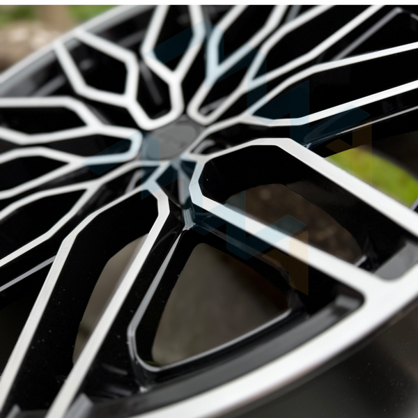 22" Niche Calabria 5 - Black Polished Face (Land Rover)